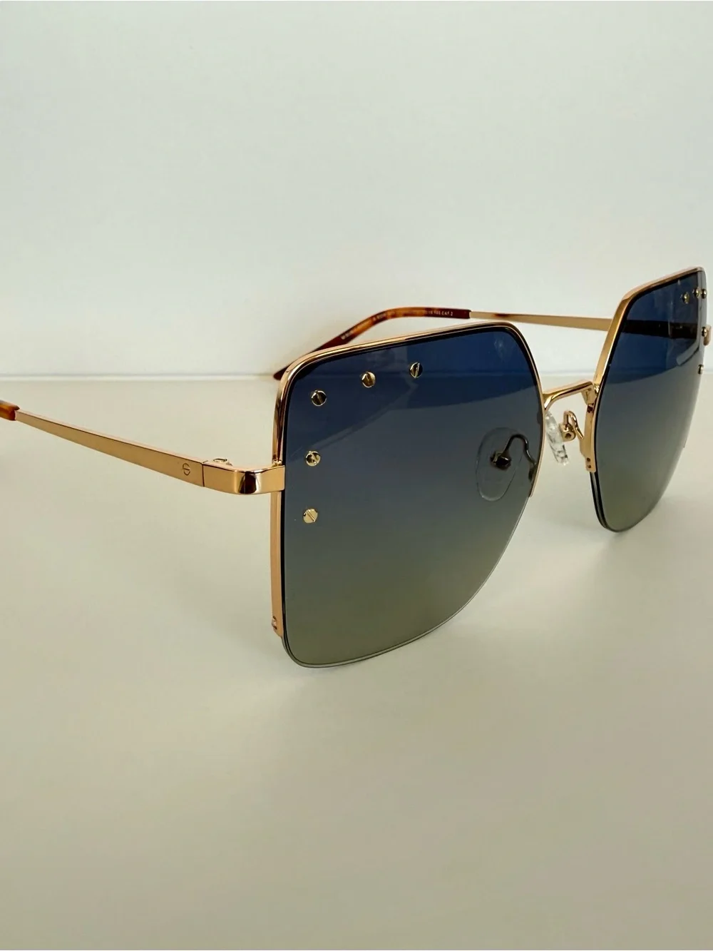 NEW!!! MO women sunglasses European brand Retail 320$
